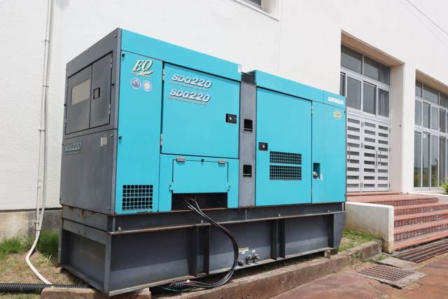 北越工業から借りた200ボルトを出力する発電機
