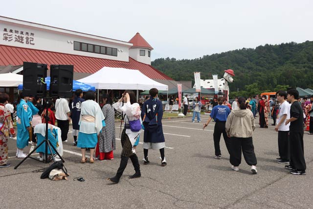 にぎわう会場