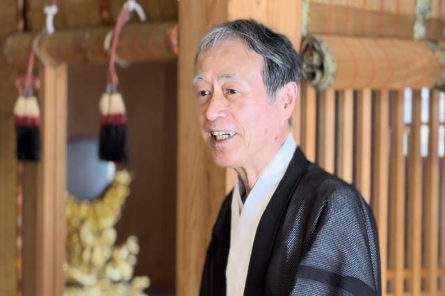 八幡宮の藤崎重康宮司