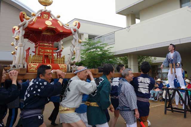 2018年の「ふれあいみこし・よさこいソーラン踊り」、介護老人福祉施設・特別養護老人ホーム「白ふじの里」で