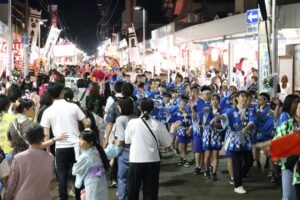 まき夏祭りが開幕し15日は花火大会、16日はやかた竿燈