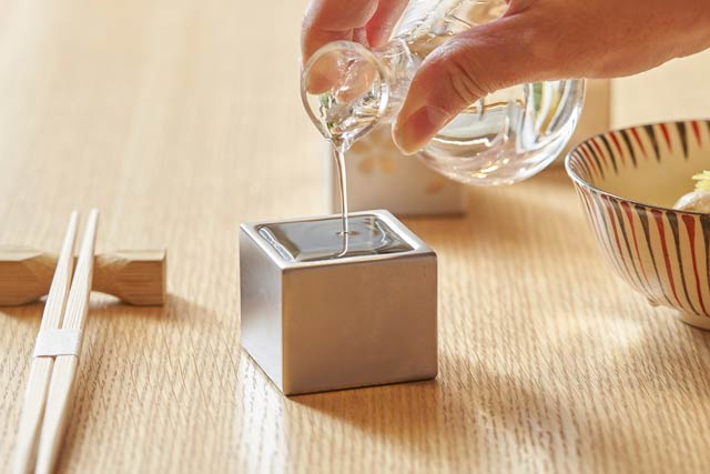 エムテートリマツが発売したステンレス製で二重構造の「SUS MASU【さす-ます】」