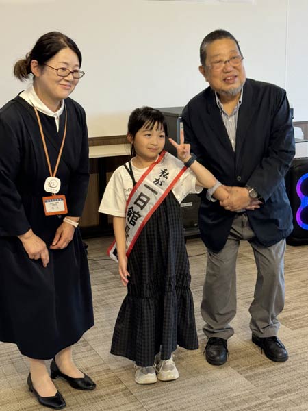 左から徳永館長、石塚さん、波多野さん