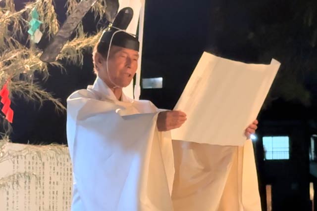 祝詞を奏上する星野宮司