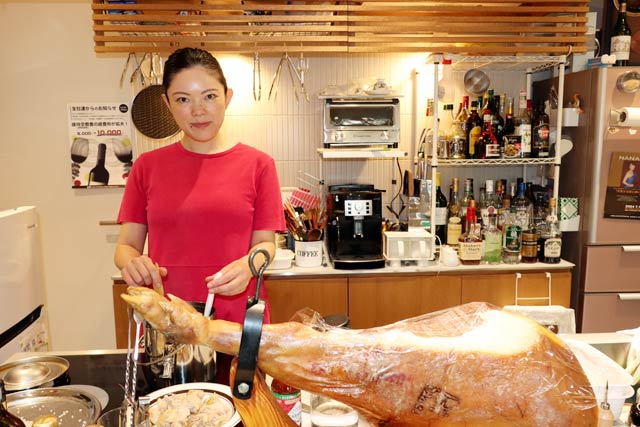 まちトープで仮営業中の「美しい時間」を営む金子さん
