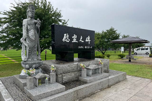 13日に献花台を設置して黙とうと献花式を行う五十嵐川水害復興記念公園