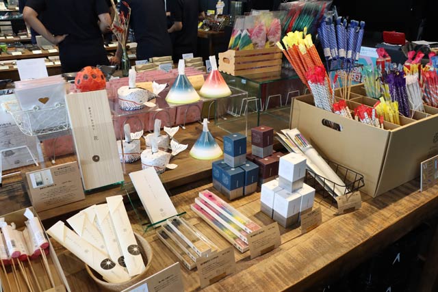 諏訪田製作所のショップで販売している筒井時正玩具花火製造所の花火