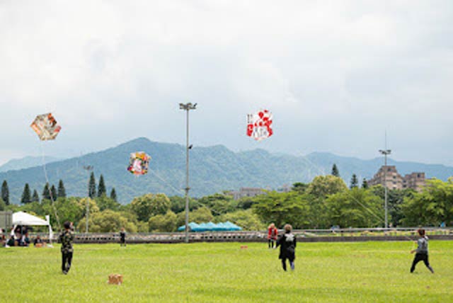 台湾花蓮(かれん)地震の復興を祈念した凧揚げ