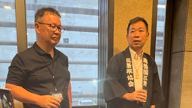 在台湾新潟県人会との交流会での井口会長と三条凧協会の須藤会長