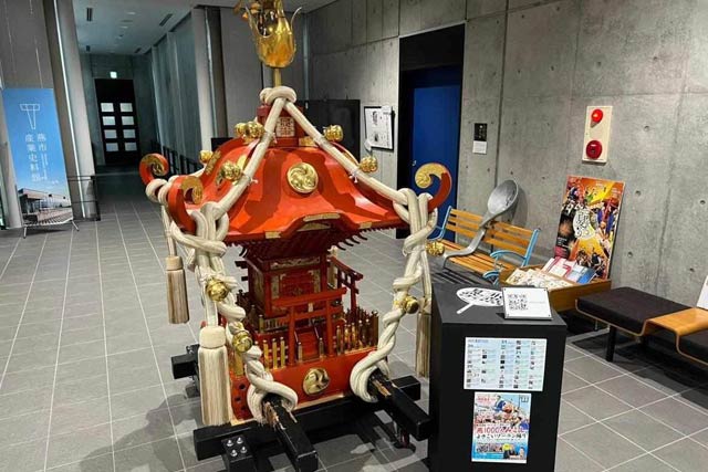 燕市産業史料館に展示されている純金みこし