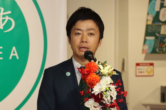 あいさつする滝沢市長