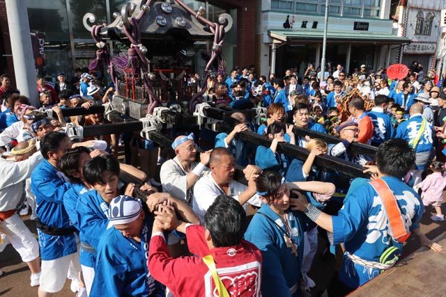 燕1000人みこしの純銀みこし
