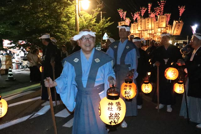 本間村長