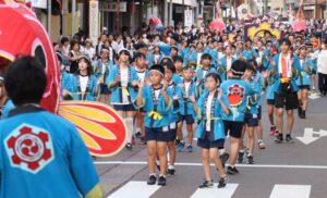 3小学校による凧ばやし踊り