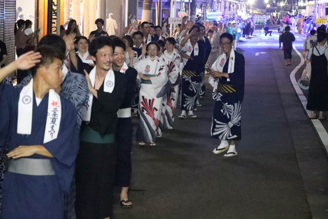 市民民謡通り流し