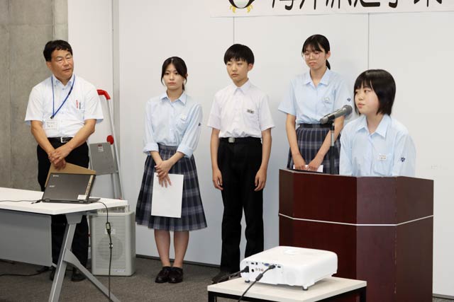 4人の親善大使が順に目標を発表