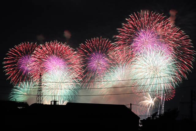 2日の長岡花火の「復興祈願花火フェニックス」