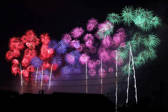 2日の長岡花火の「復興祈願花火フェニックス」