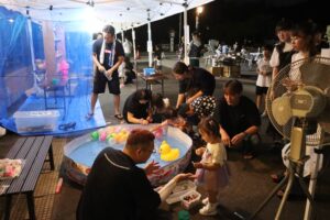 この夏も弥彦村に縁日村が出現 11日まで毎晩「おもてなし広場」で開催