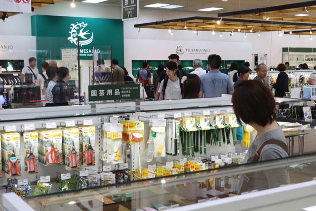 売り場のにぎわい