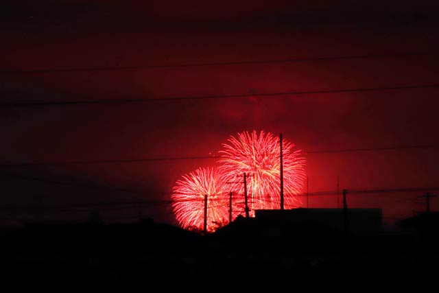 復興祈願花火フェニックスが長岡の空を赤く染める