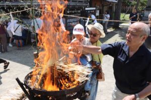 八幡宮で行われたはし供養際