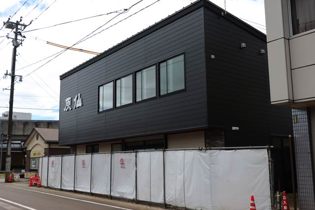 9月中旬の営業再開に向けて工事が進む新店舗