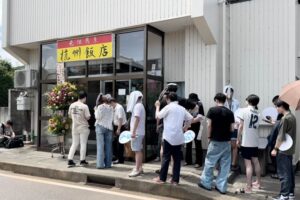 火災を乗り越えて3カ月ぶりに営業を再開した杭州飯店