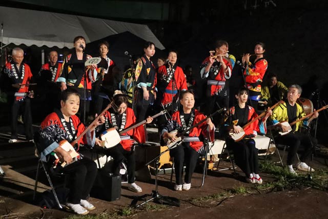 加茂松坂協会がはやしを演奏