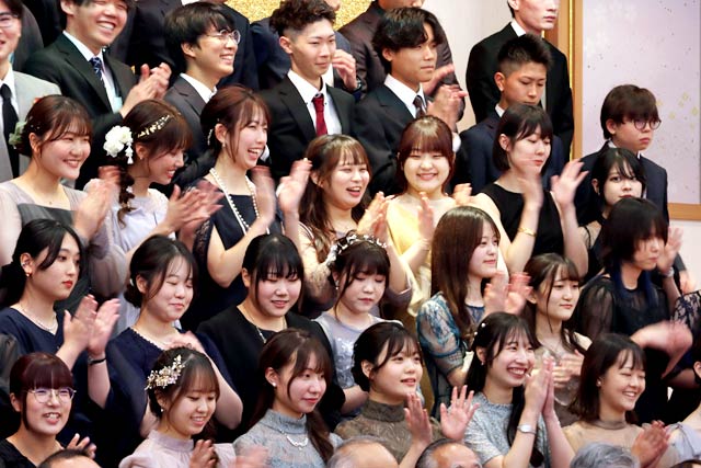 弥彦村で「二十歳のつどい」