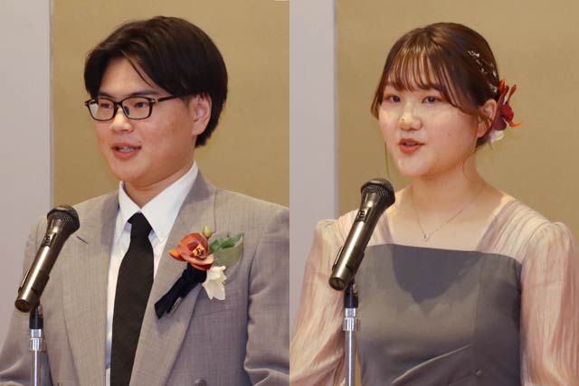 誓いの言葉を述べる野崎さん(左)と小野さん