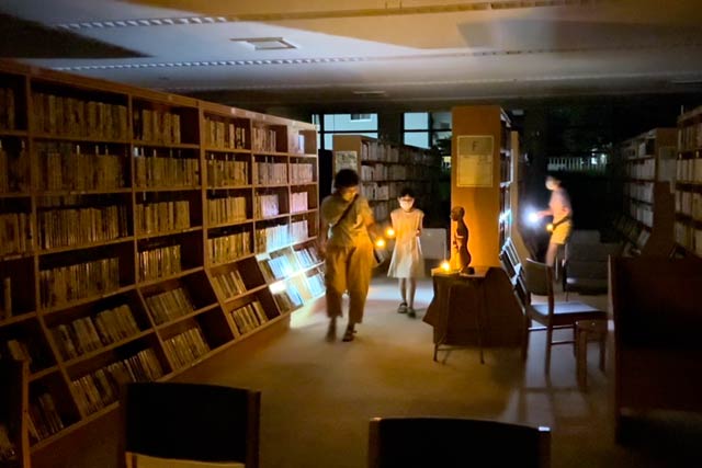 加茂市立図書館の「こわ～い夜の図書館」の肝試し