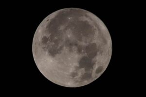 20日午前2時40分ごろの月