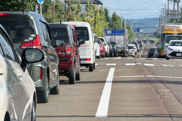 午後4時ごろの燕市南町