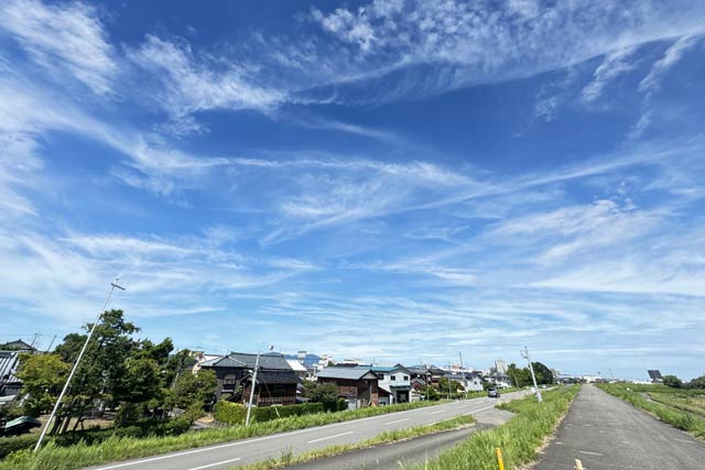30日午前10時半ごろの三条市の空