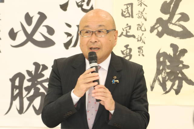 本間芳之弥彦村長