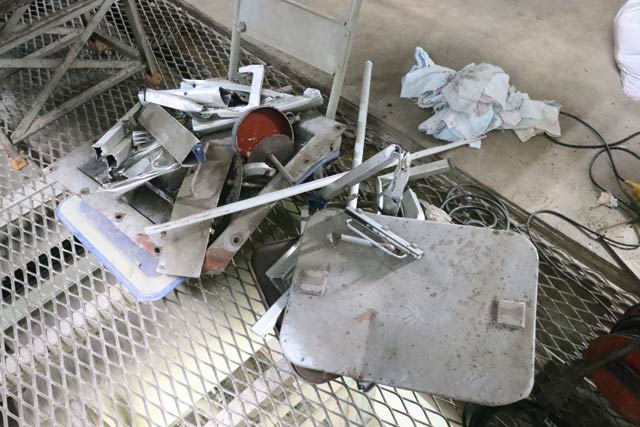 爆発で外れた部品