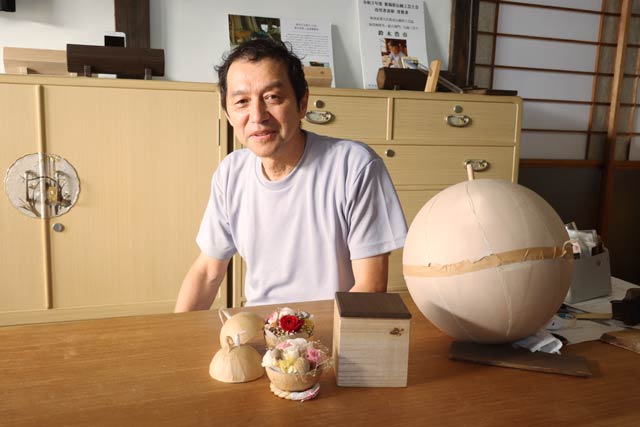 鈴木石太郎タンス店の鈴木浩昭さん