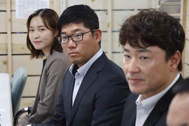 左から山内選手、古川選手、金コーチ