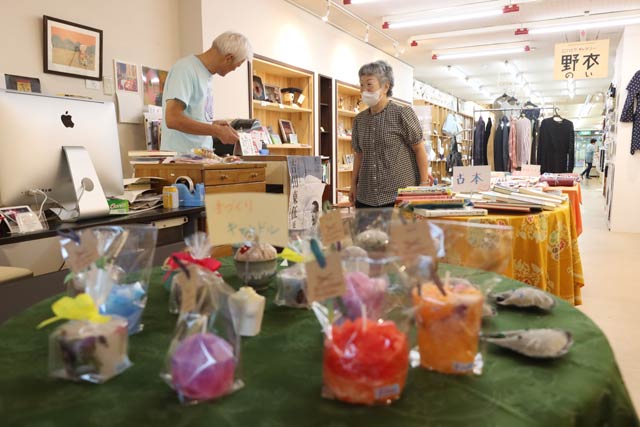 「としょかんおうえん雑貨屋さん」