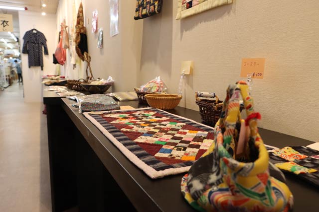 「としょかんおうえん雑貨屋さん」