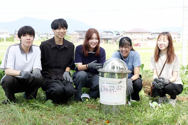 横田切れ公園から掘り出したタイムカプセルと10年前の島上小4年生
