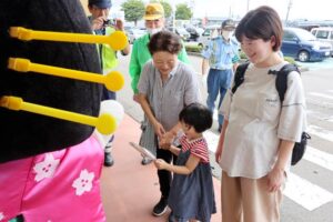 秋の全国交通安全運動初日に燕署が出発式と特別街頭指導