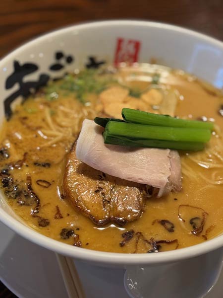 「麺屋あごすけ」の「正油とんこつらーめん」