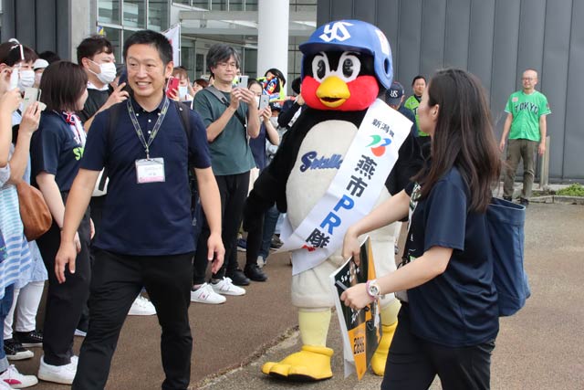 つば九郎登場