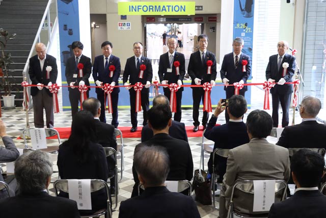 「燕三条トレードショウ」開場式のテープカット