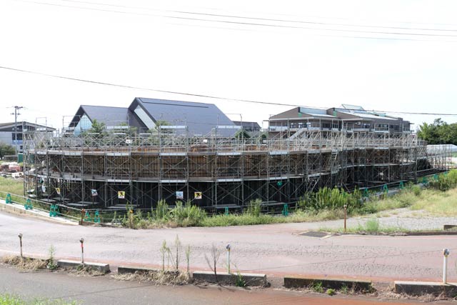 建設中の燕市屋内こども遊戯施設「うさぎもち　ハレラテつばめ」