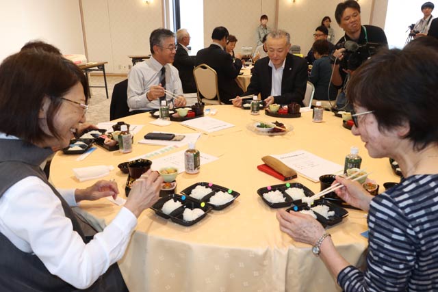 試食