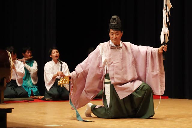 三条神楽鑑賞会「奉幣の舞」