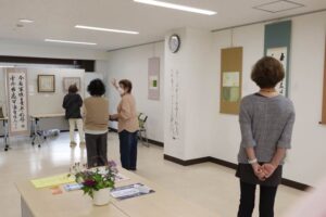13日まで燕市中央公民館で活動する15団体の文化祭 アビリティ燕の「あ～と展」も同時開催
